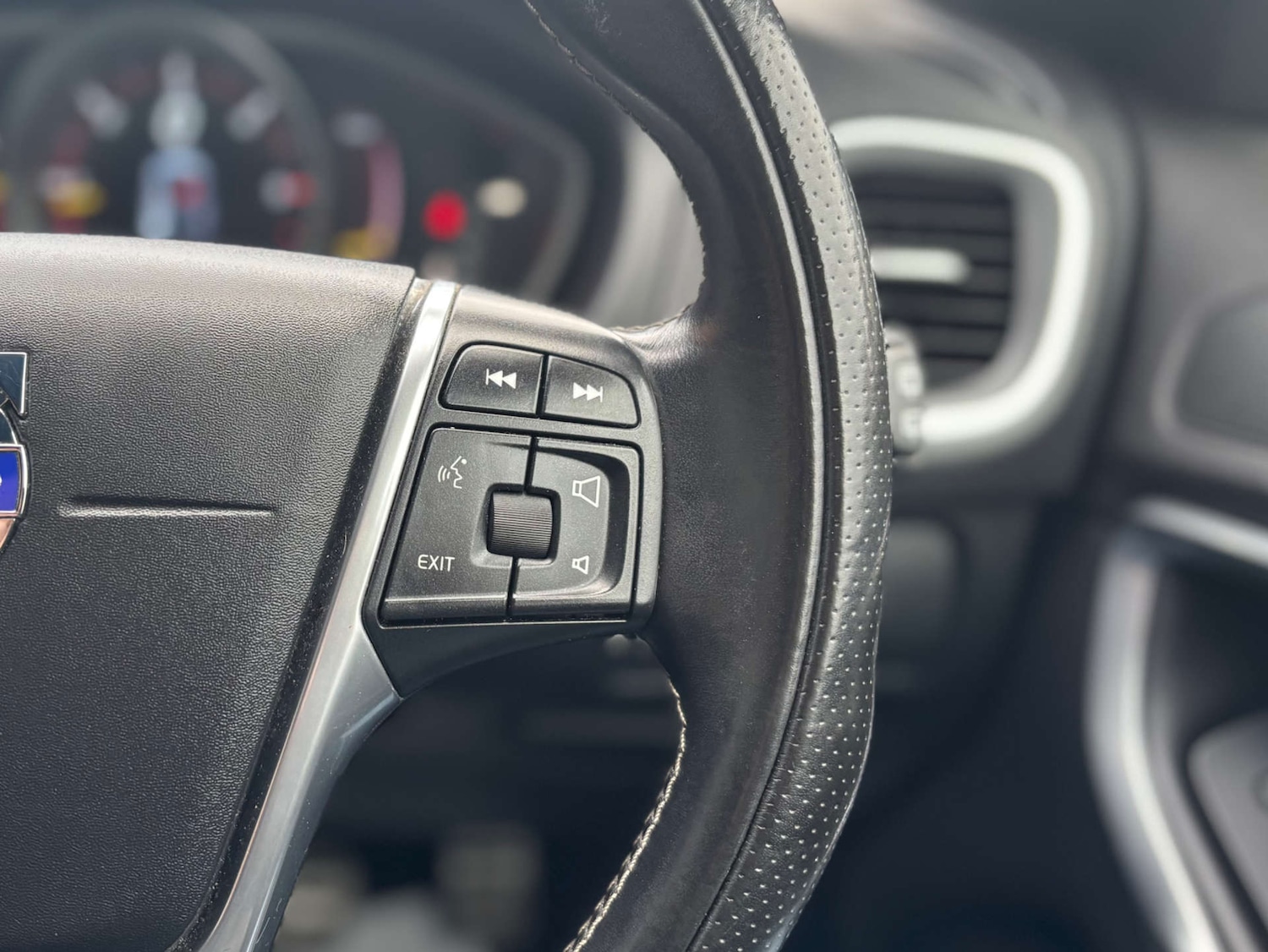 Used Volvo V40 2016 for sale - 76681859: Photo 54