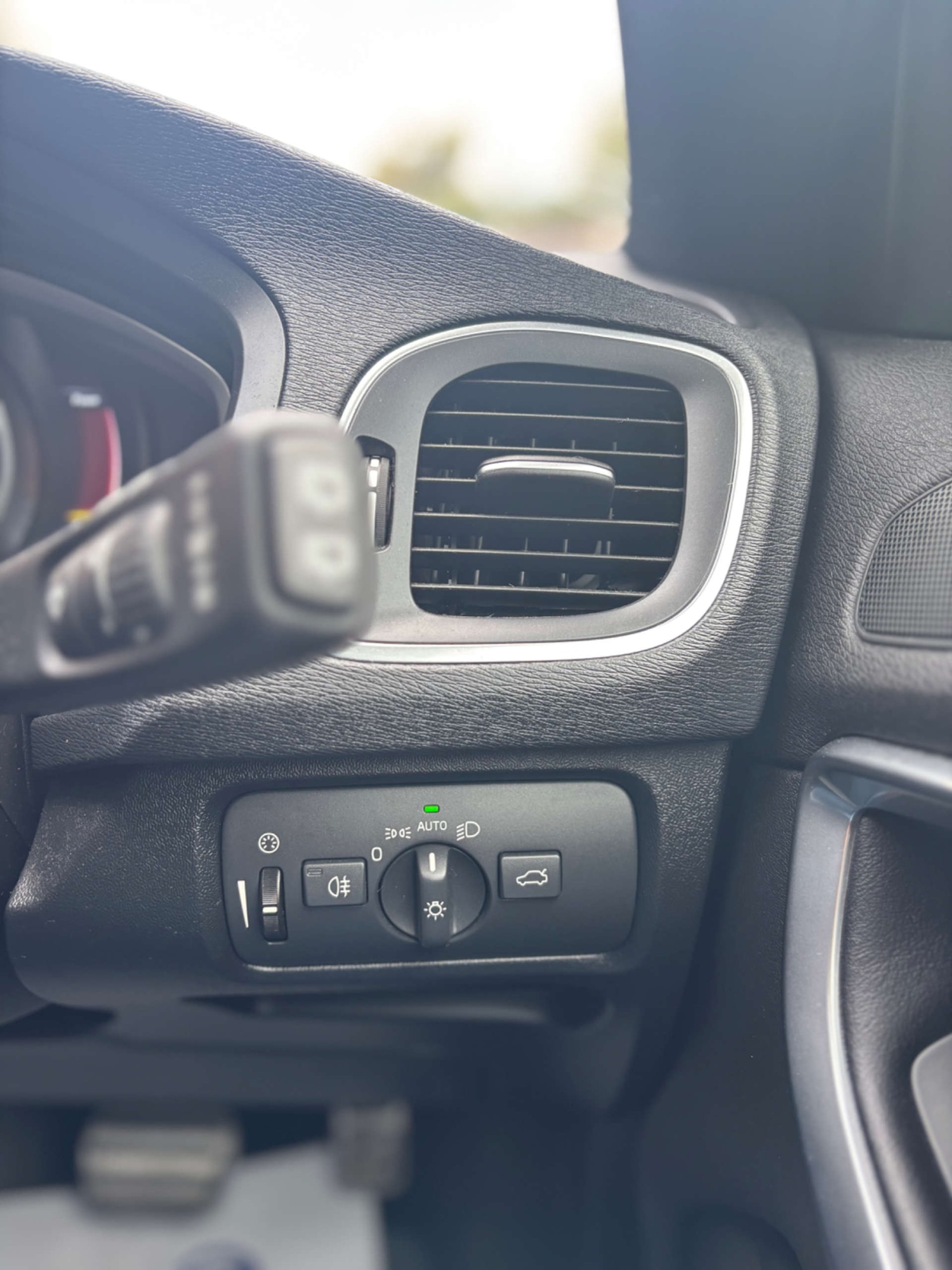 Used Volvo V40 2016 for sale - 76681859: Photo 55