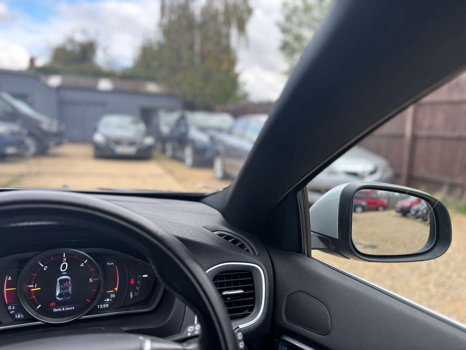 Used Volvo V40 2016 for sale - 76681859: Photo 57