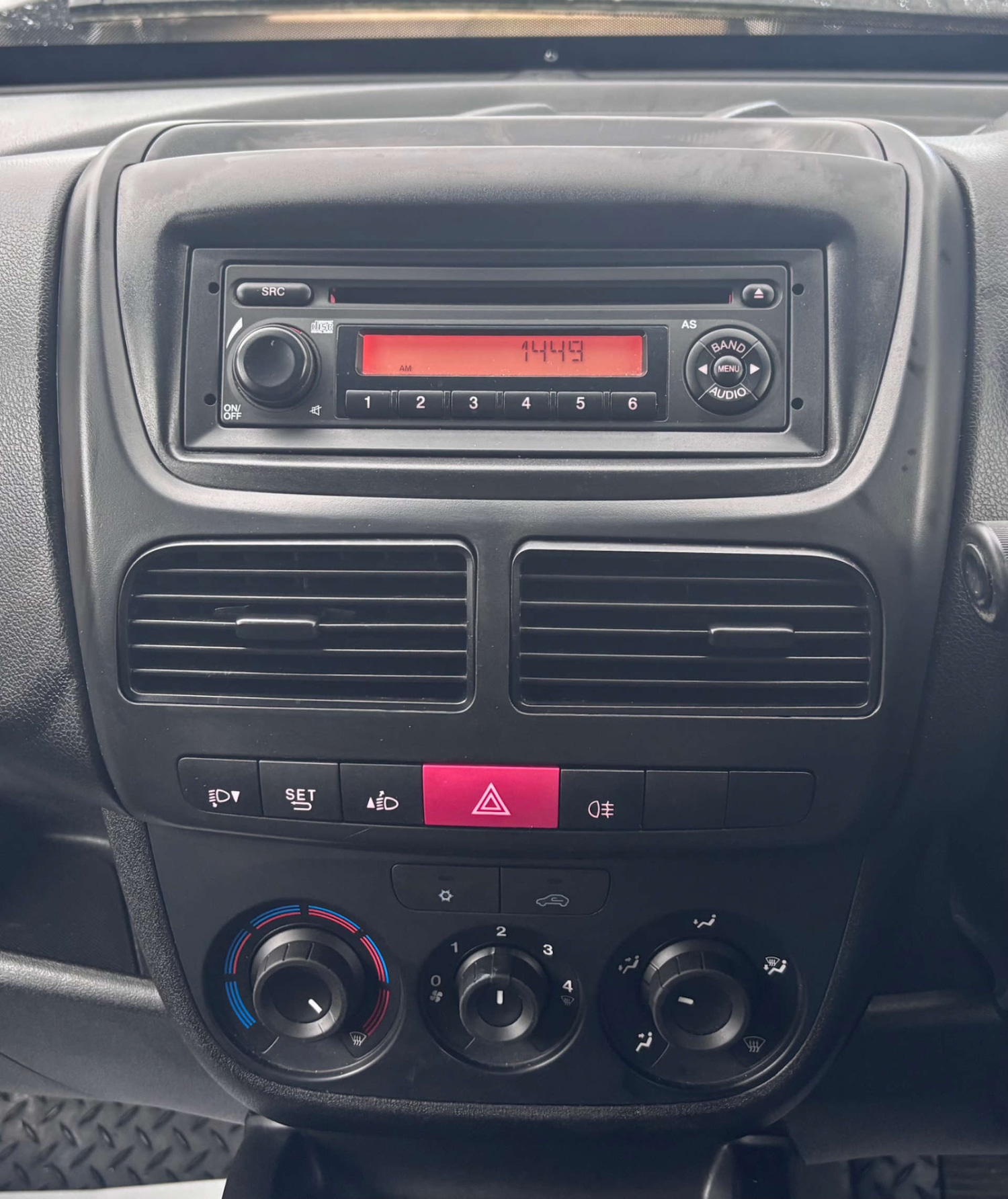 Used Vauxhall Combo 2018 for sale - 78152315: Photo 23