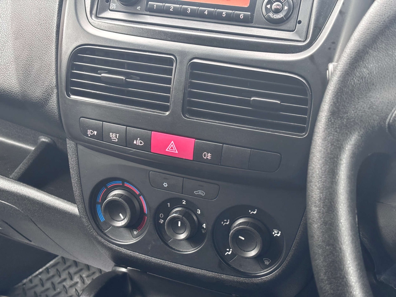 Used Vauxhall Combo 2018 for sale - 78152315: Photo 25