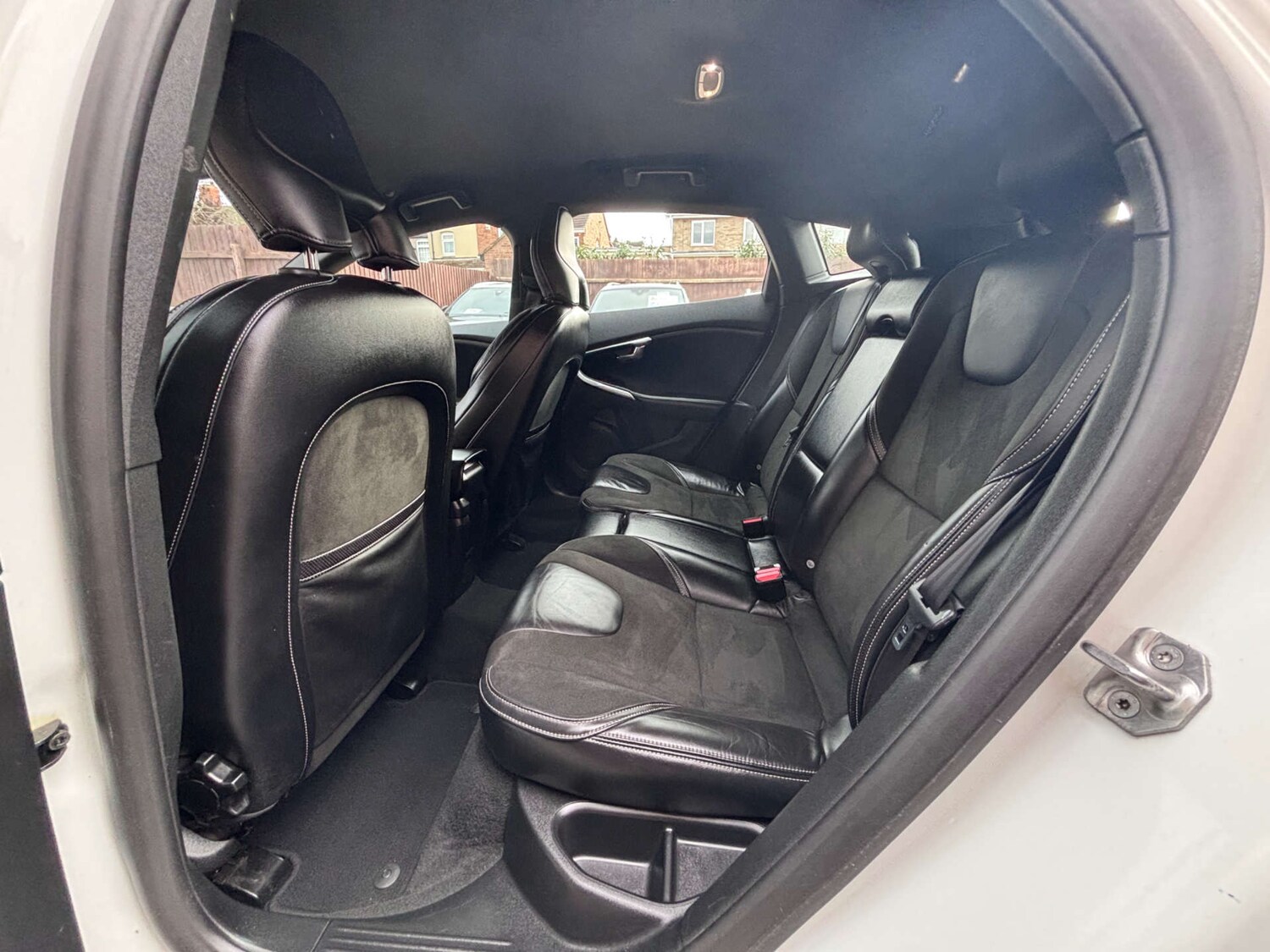 Used Volvo V40 2015 for sale - 77647615: Photo 26