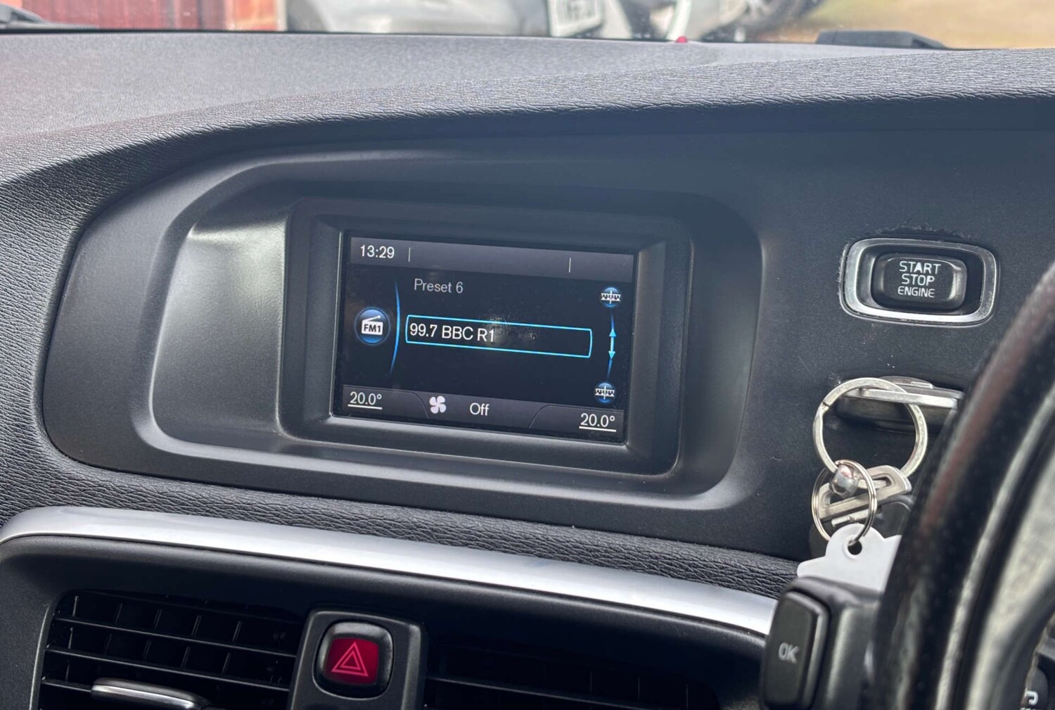 Used Volvo V40 2015 for sale - 77647615: Photo 37