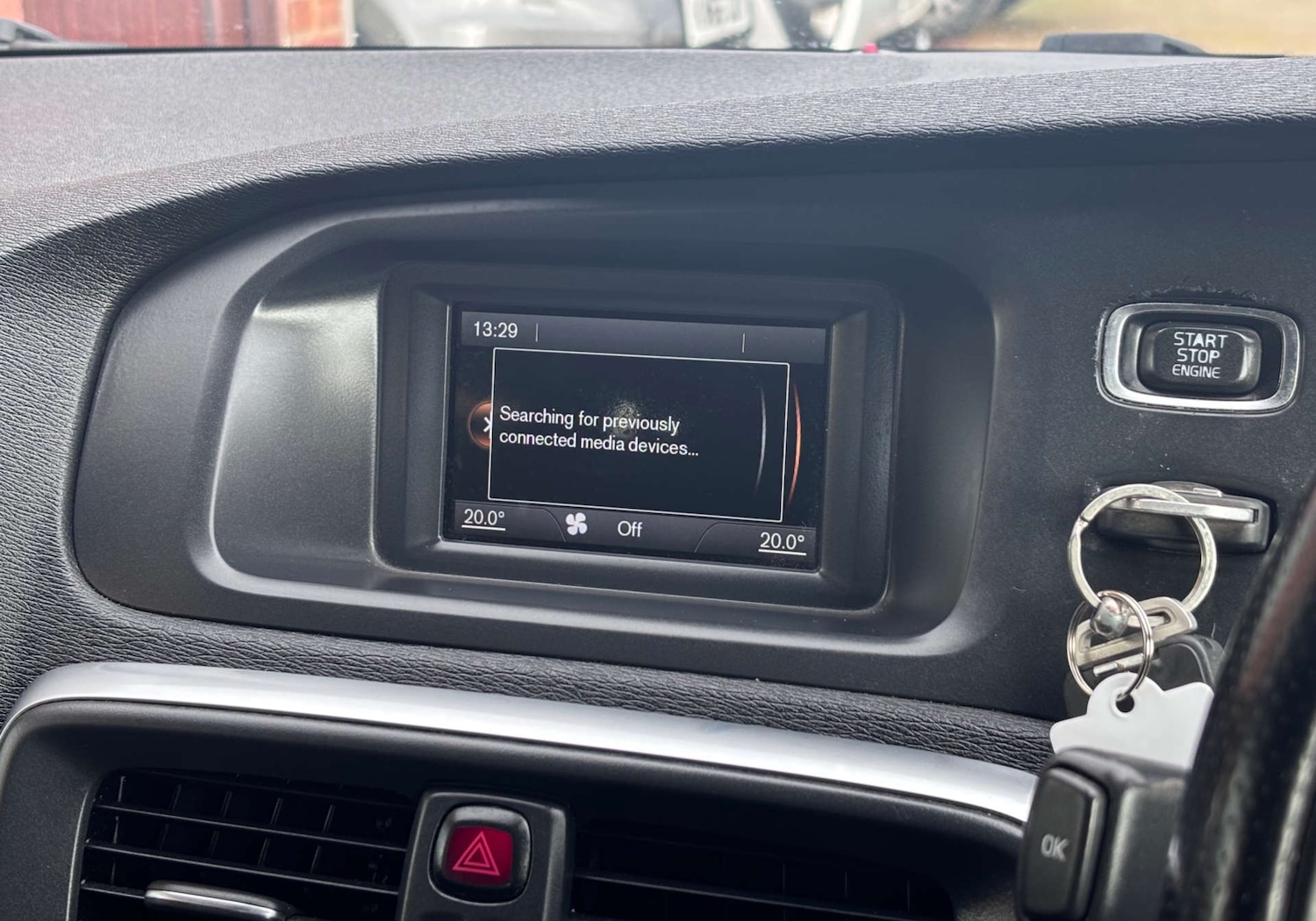 Used Volvo V40 2015 for sale - 77647615: Photo 38