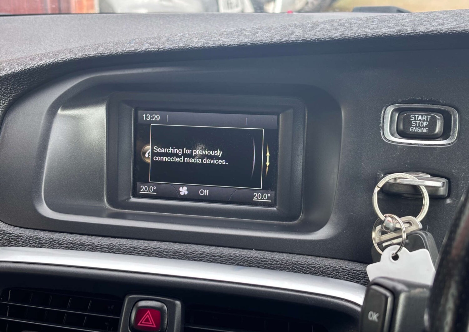 Used Volvo V40 2015 for sale - 77647615: Photo 39