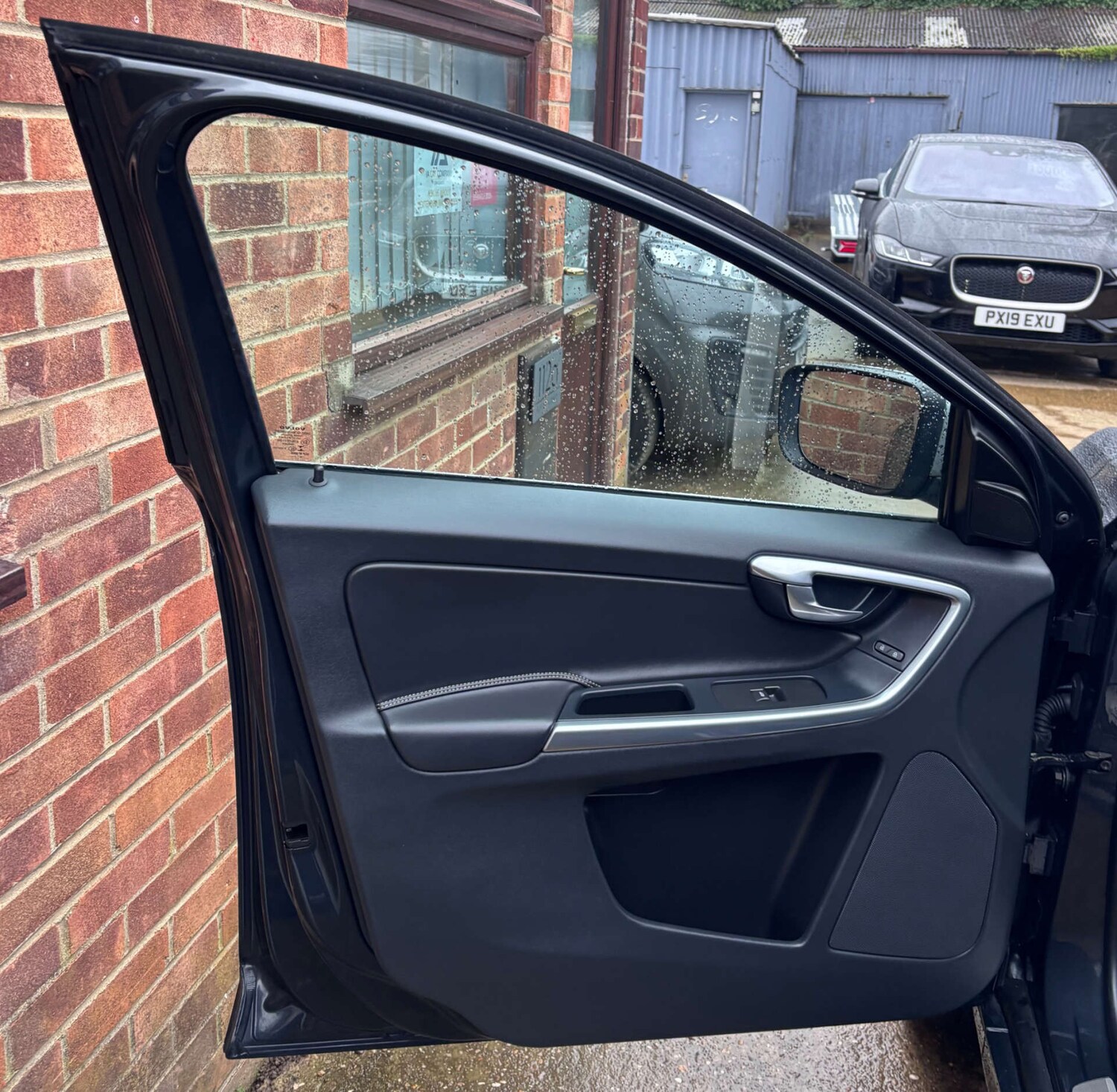 Used Volvo XC60 2014 for sale - 77630703: Photo 32