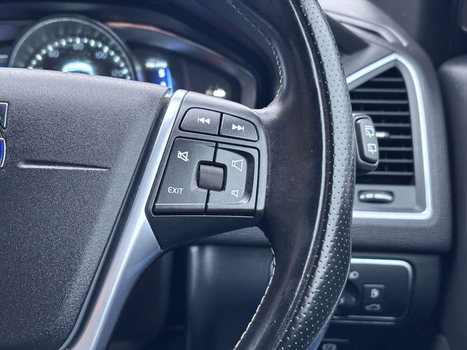 Used Volvo XC60 2014 for sale - 77630703: Photo 53