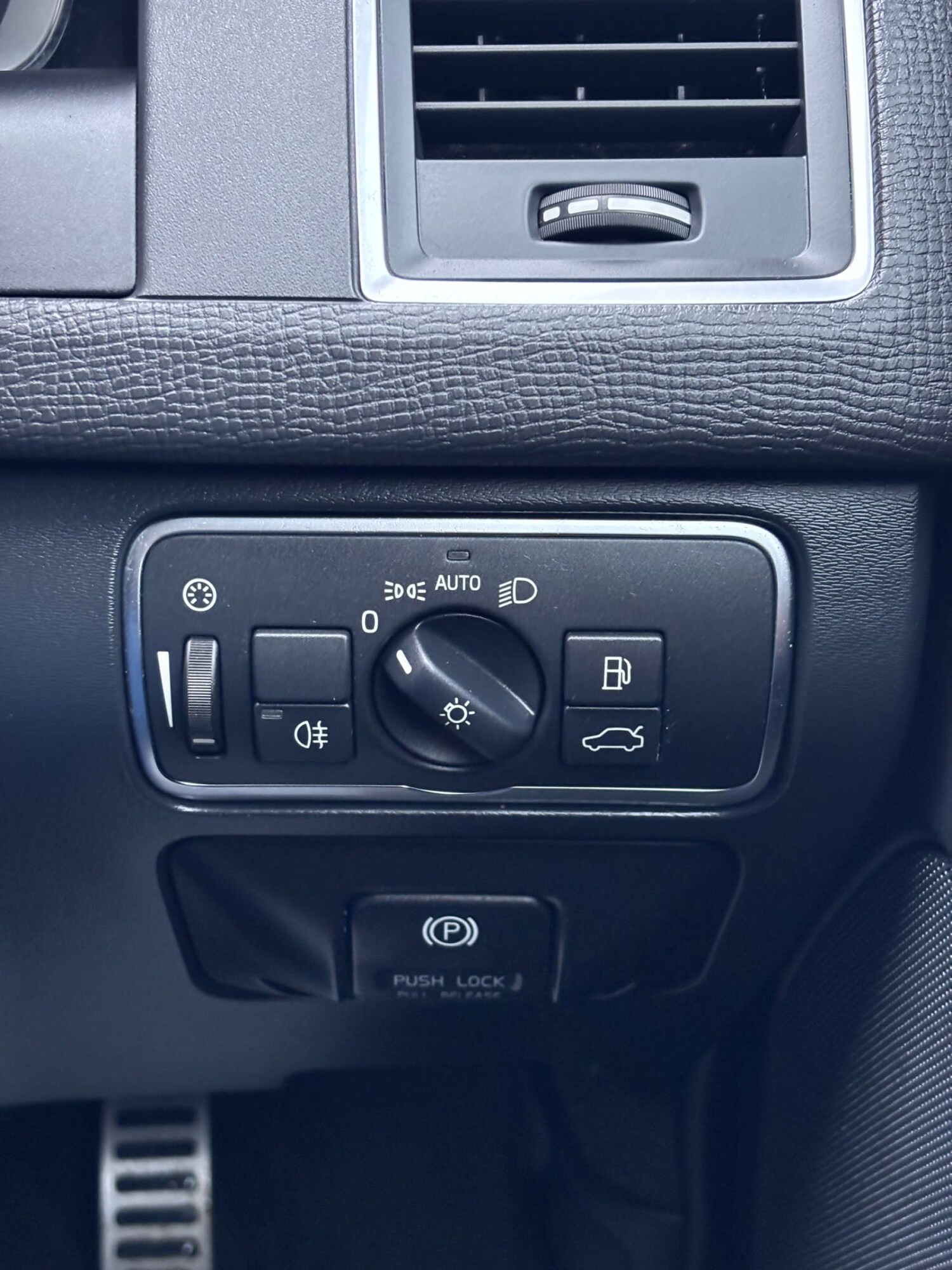 Used Volvo XC60 2014 for sale - 77630703: Photo 54