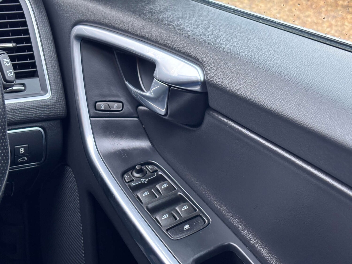 Used Volvo XC60 2014 for sale - 77630703: Photo 55