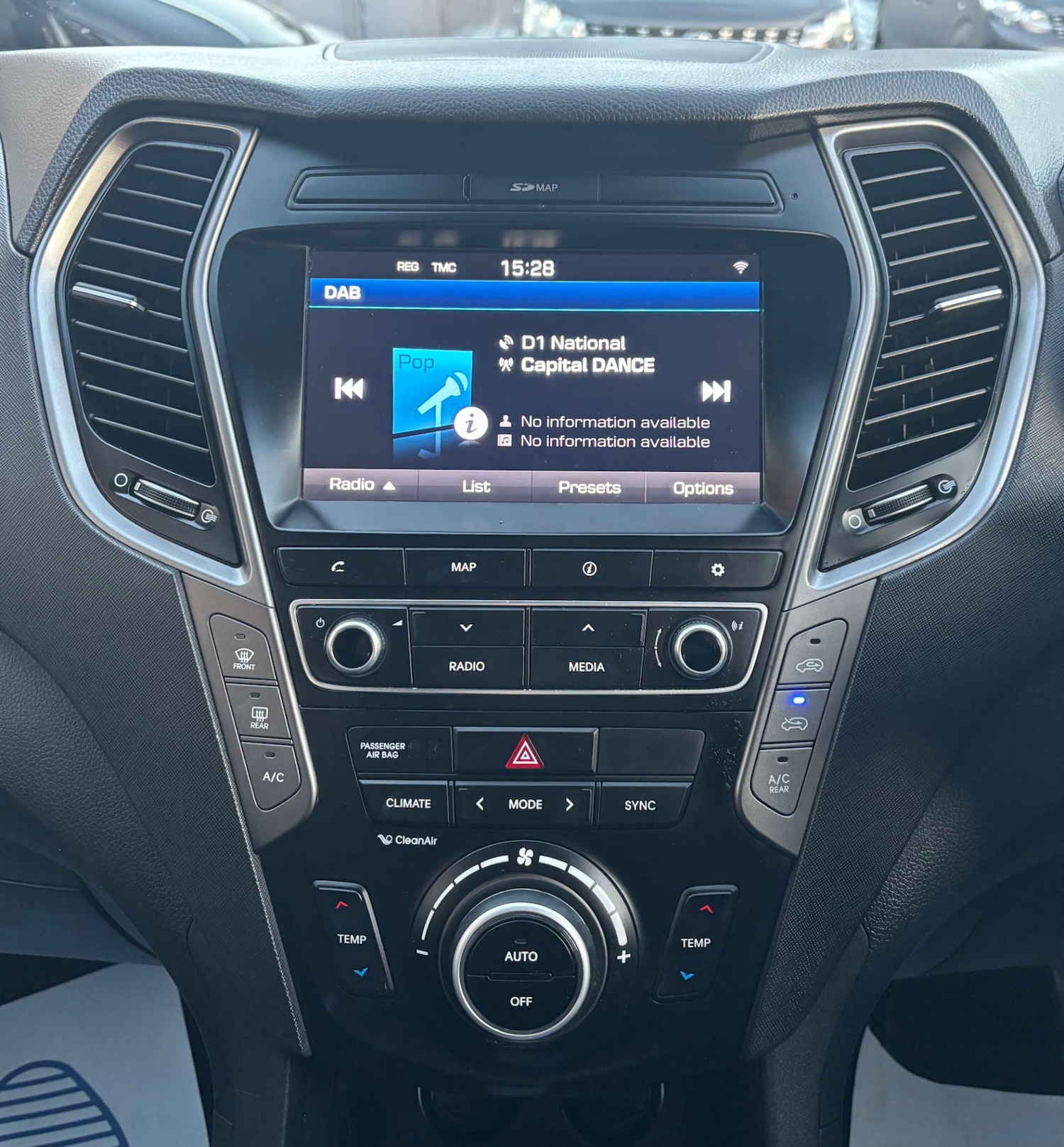 Used Hyundai Santa Fe 2016 for sale - 77235331: Photo 41