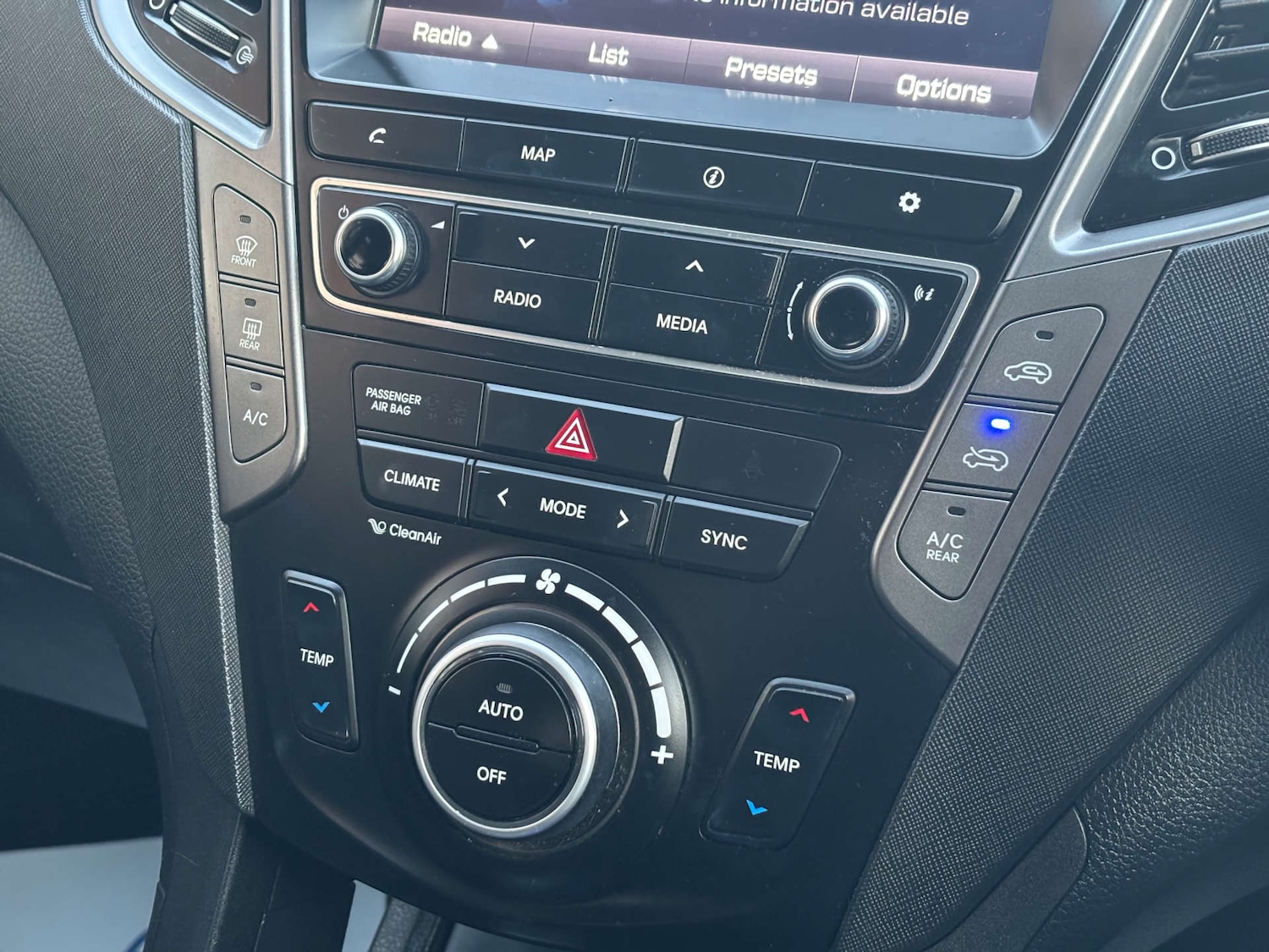 Used Hyundai Santa Fe 2016 for sale - 77235331: Photo 42