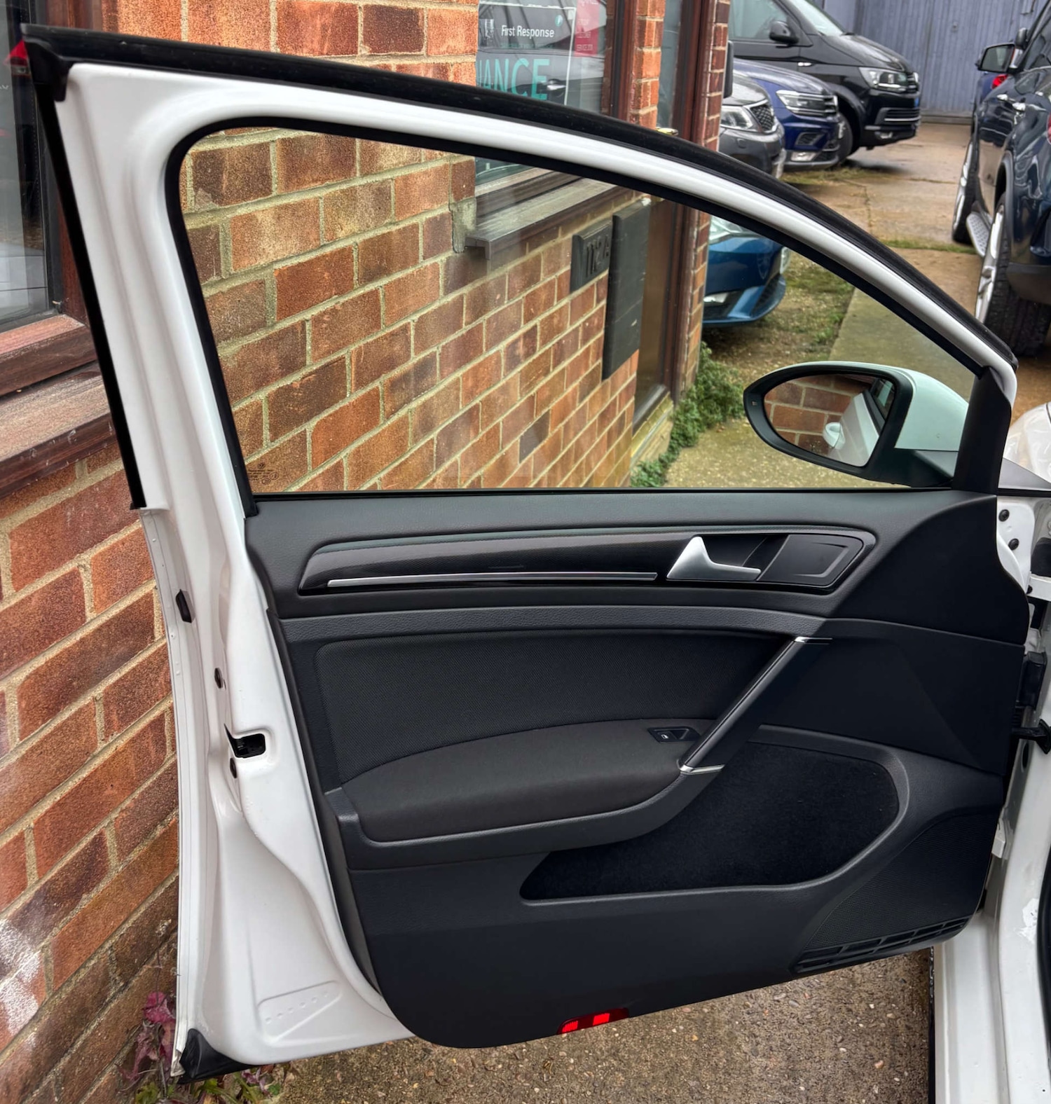 Used Volkswagen Golf 2014 for sale - 76681856: Photo 38