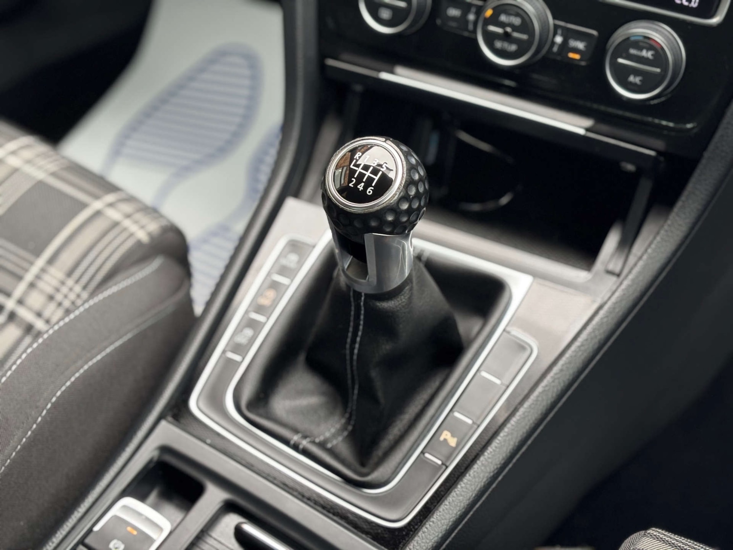 Used Volkswagen Golf 2014 for sale - 76681856: Photo 51