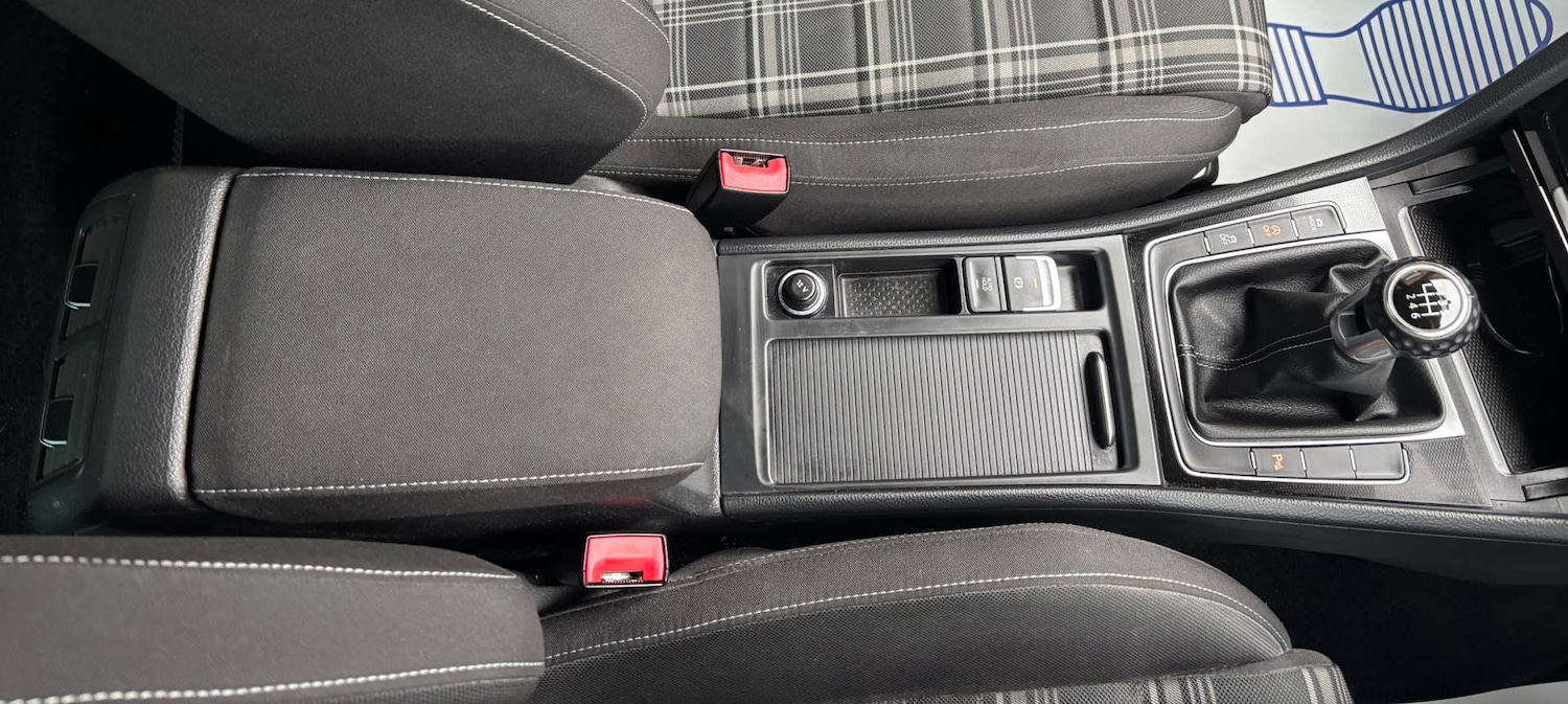 Used Volkswagen Golf 2014 for sale - 76681856: Photo 53