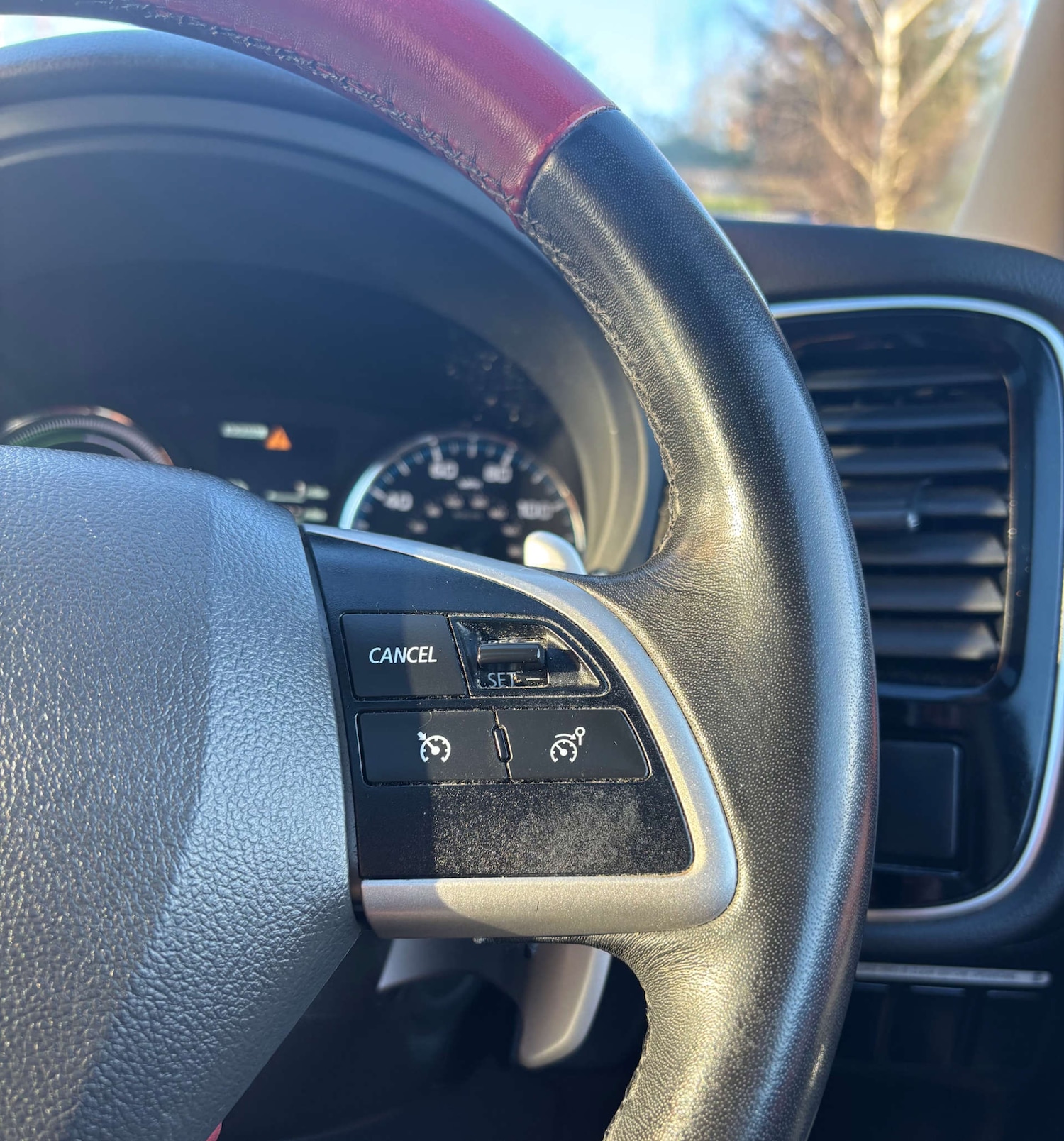 Used Mitsubishi Outlander 2015 for sale - 77170336: Photo 60