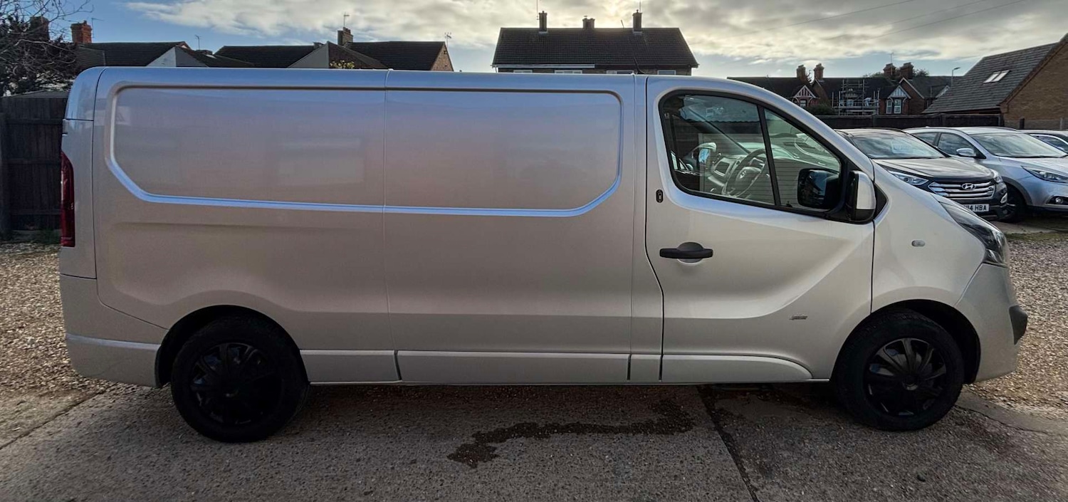 Used Vauxhall Vivaro 2017 for sale - 77038545: Photo 2