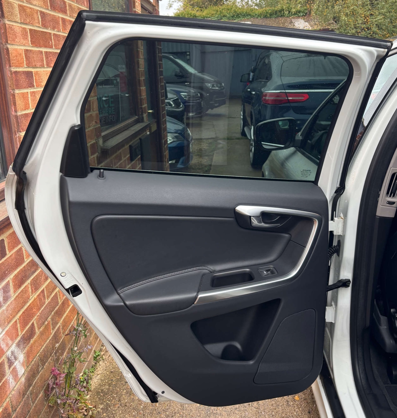 Used Volvo XC60 2016 for sale - 76681857: Photo 30