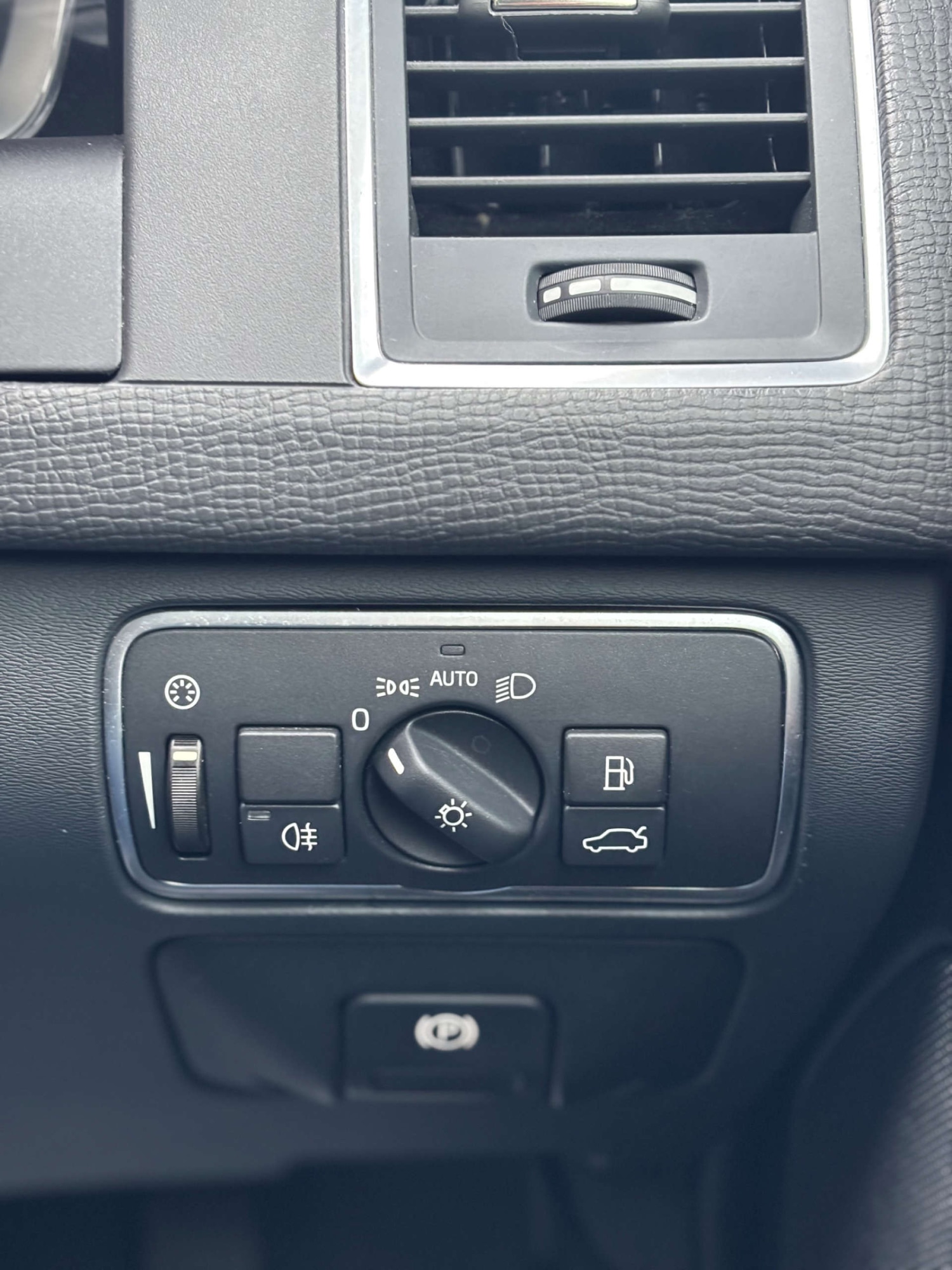 Used Volvo XC60 2016 for sale - 76681857: Photo 54