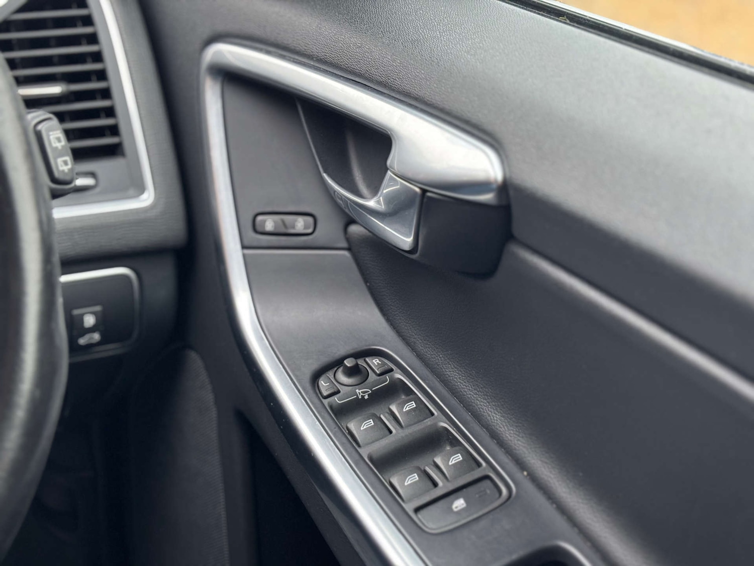 Used Volvo XC60 2016 for sale - 76681857: Photo 55