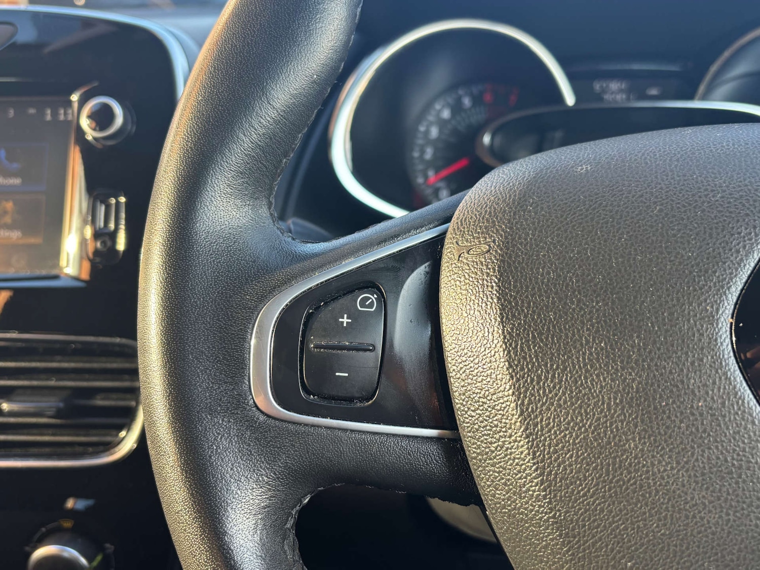 Used Renault Clio 2016 for sale - 77094966: Photo 44