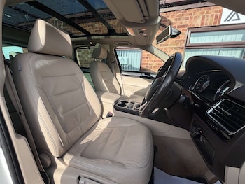 Used Volkswagen Touareg 2014 for sale - 77236262: Photo