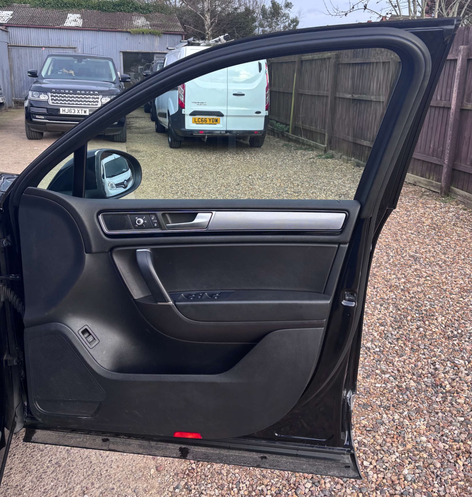 Used Volkswagen Touareg 2014 for sale - 77881401: Photo 41