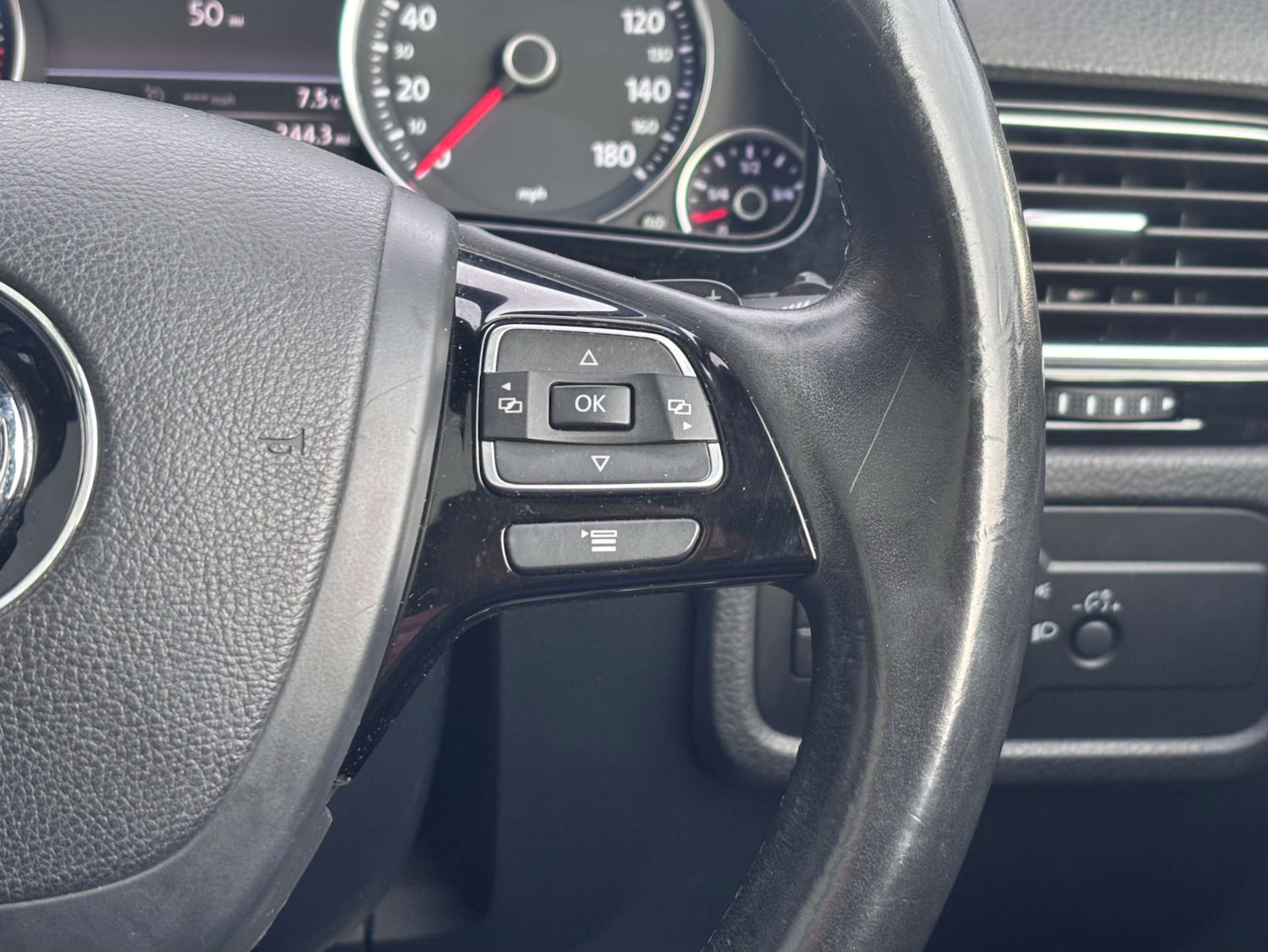 Used Volkswagen Touareg 2014 for sale - 77881401: Photo 60