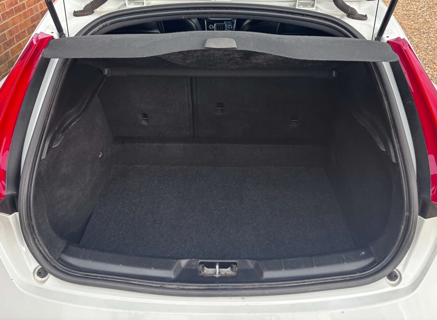 Used Volvo V40 2015 for sale - 78122070: Photo 21