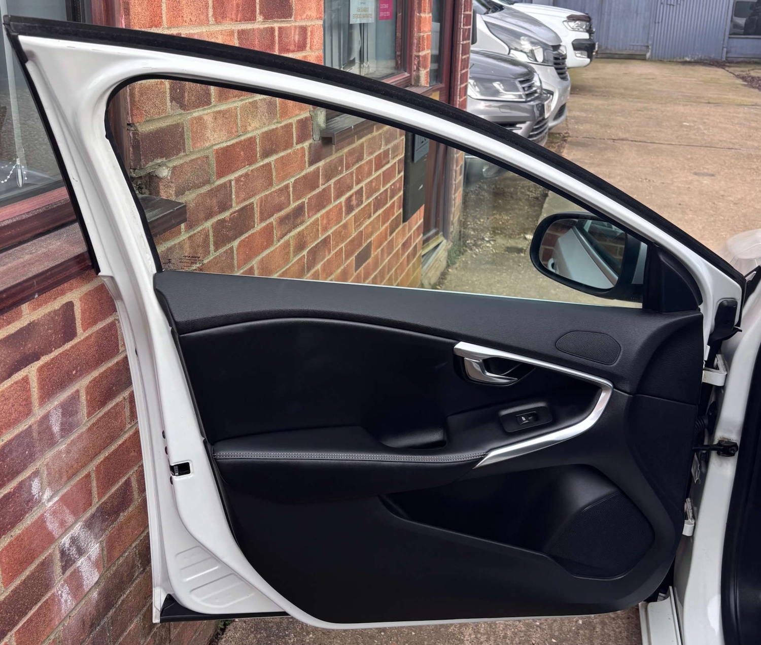 Used Volvo V40 2015 for sale - 78122070: Photo 30