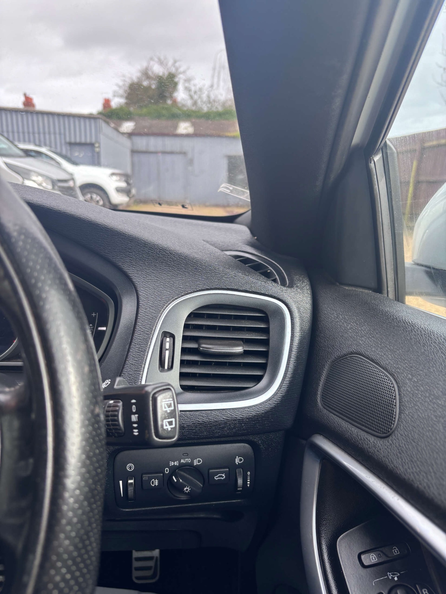 Used Volvo V40 2015 for sale - 78122070: Photo 47