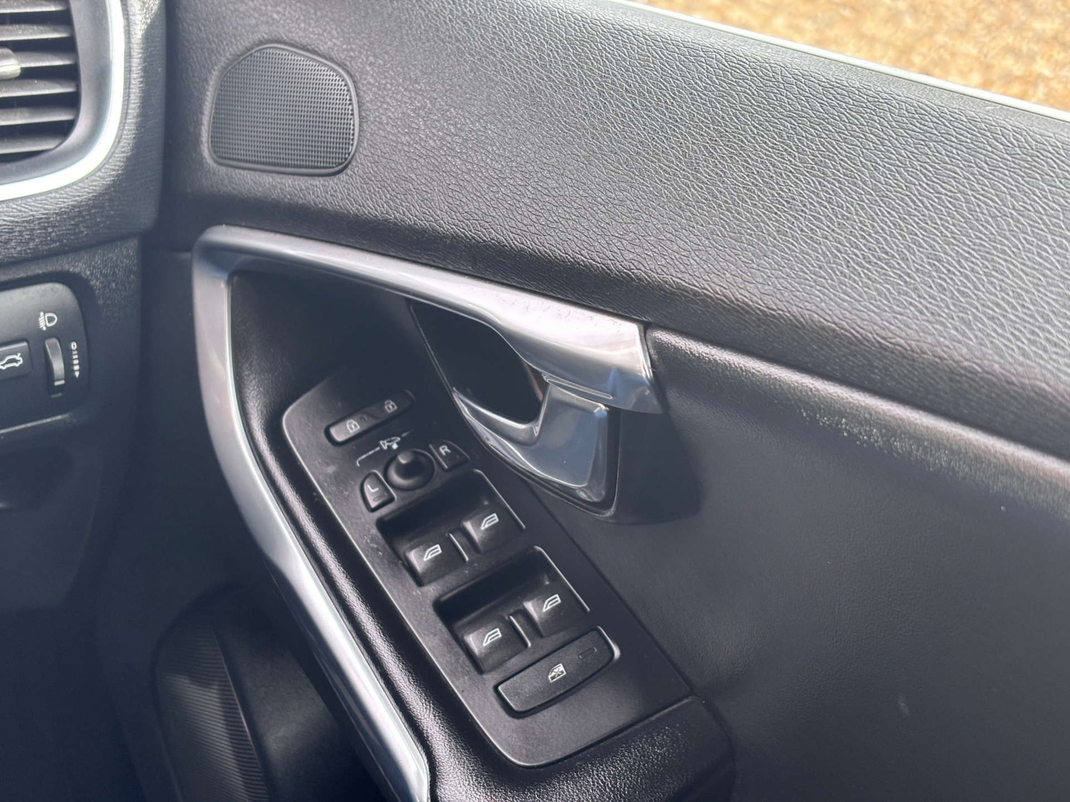 Used Volvo V40 2015 for sale - 78122070: Photo 49