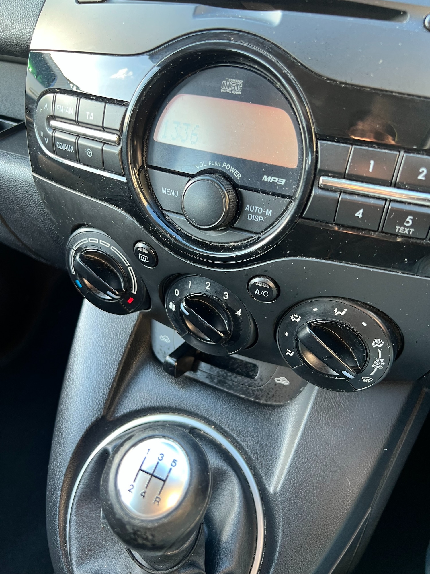 Used Mazda Mazda2 2011 for sale - 77946465: Photo 12