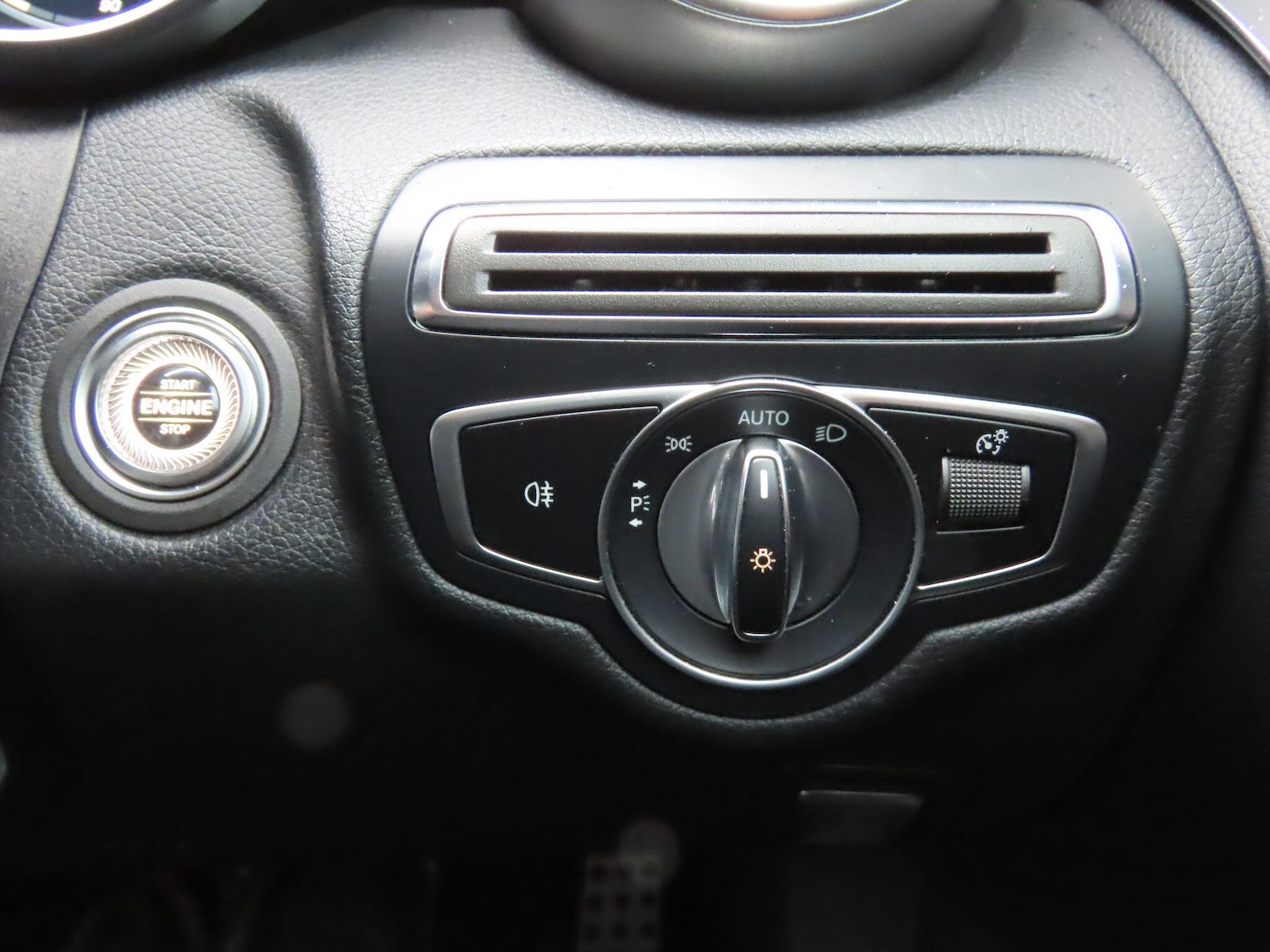 Used Mercedes-Benz C Class 2018 for sale - 76989619: Photo 16