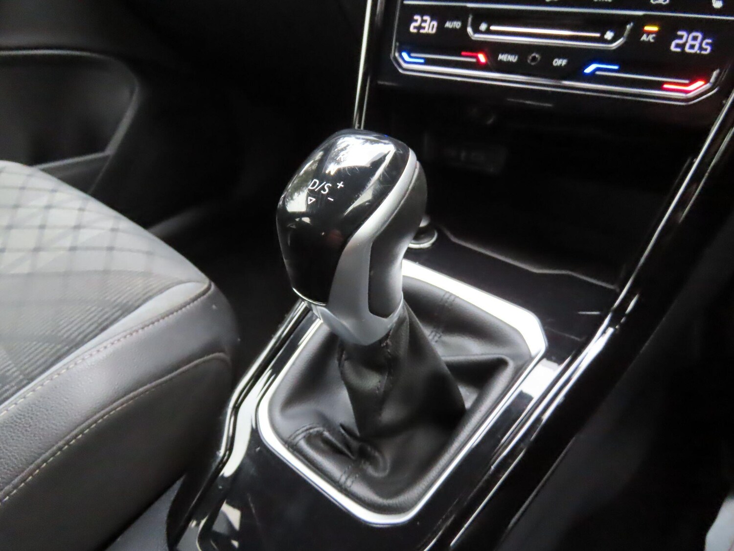 Used Volkswagen T-Roc 2022 for sale - 77497387: Photo 14