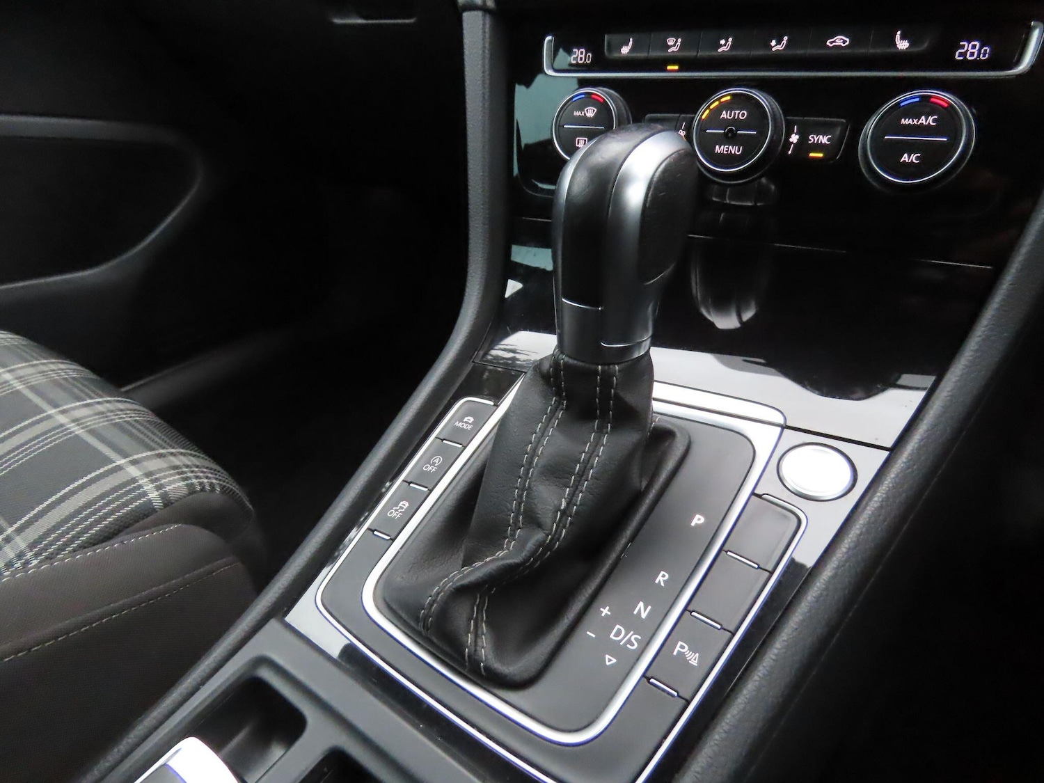 Used Volkswagen Golf 2019 for sale - 76855702: Photo 14