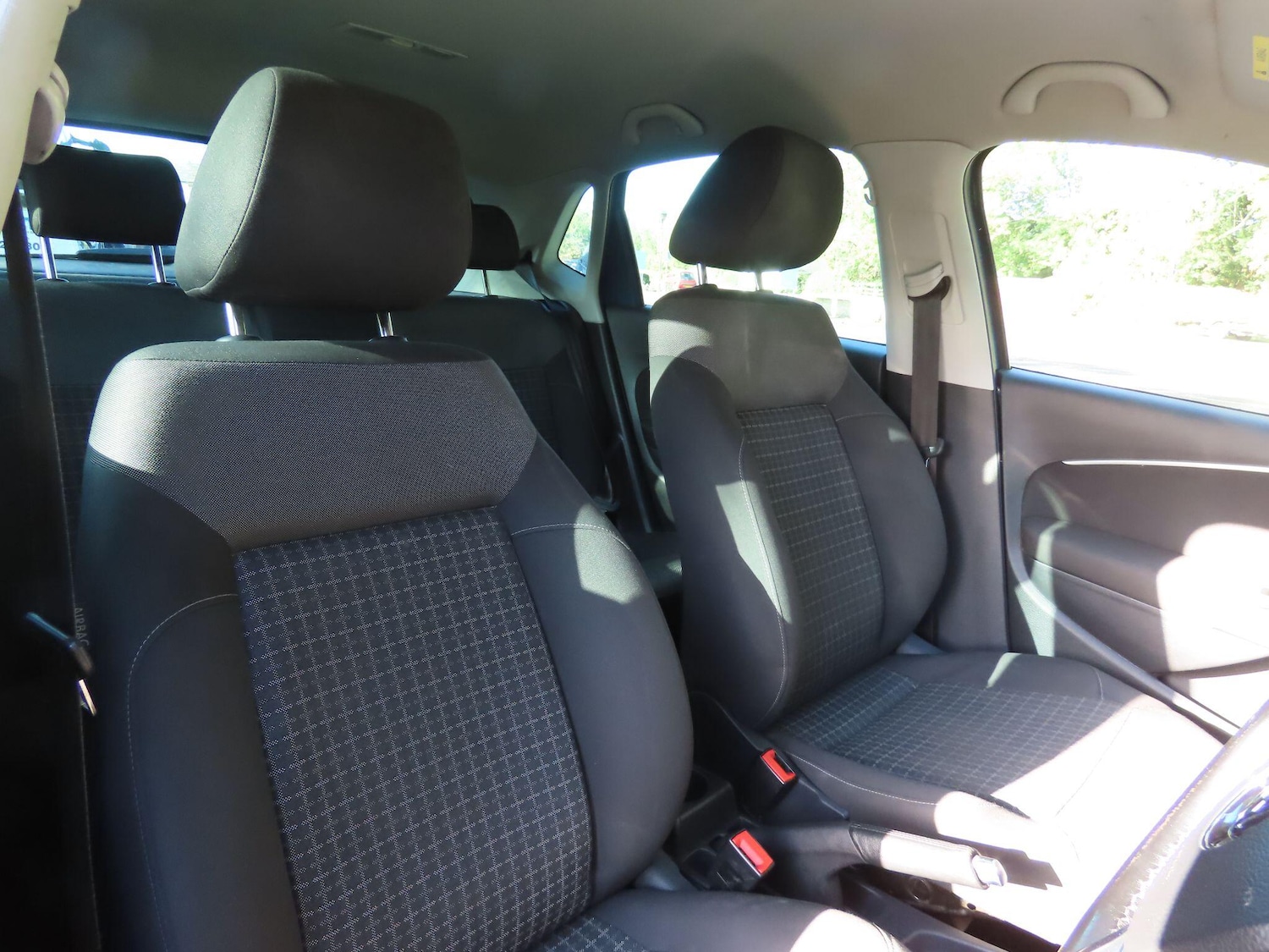 Used Volkswagen Polo 2017 for sale - 76377661: Photo 8