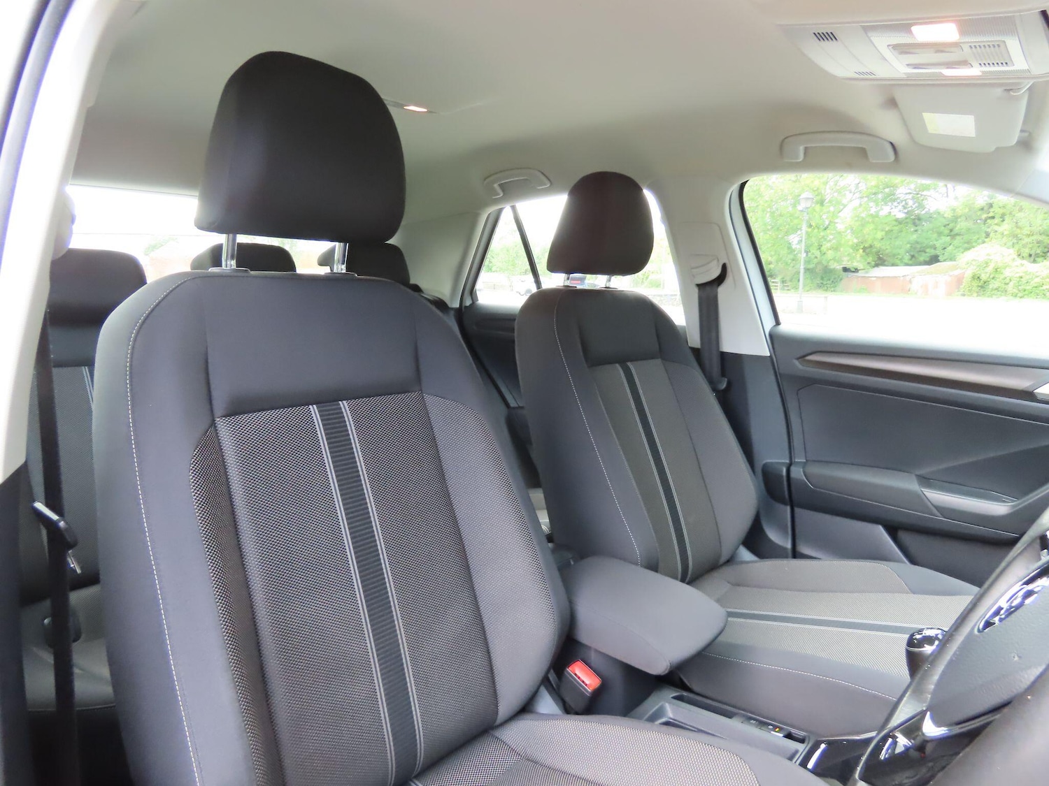 Used Volkswagen T-Roc 2020 for sale - 75977389: Photo 8
