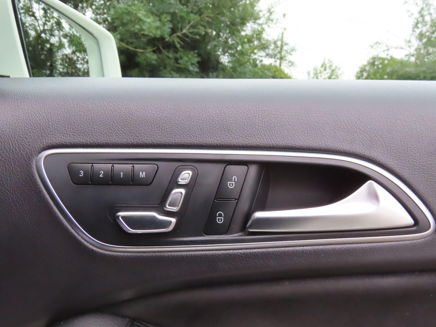 Used Mercedes-Benz A-Class 2015 for sale - 76989059: Photo 14