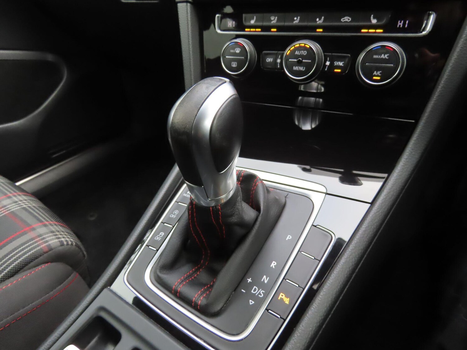 Used Volkswagen Golf 2017 for sale - 77376607: Photo 13