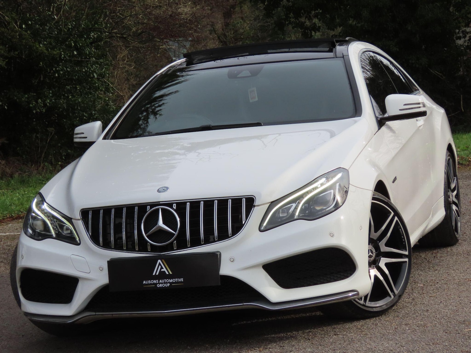 Used Mercedes-Benz E Class 2015 for sale - 77597642: Photo 2