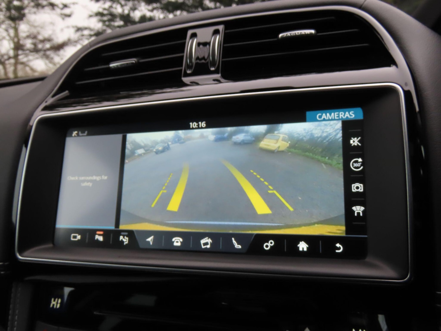 Used Jaguar F-Pace 2017 for sale - 76976166: Photo 12