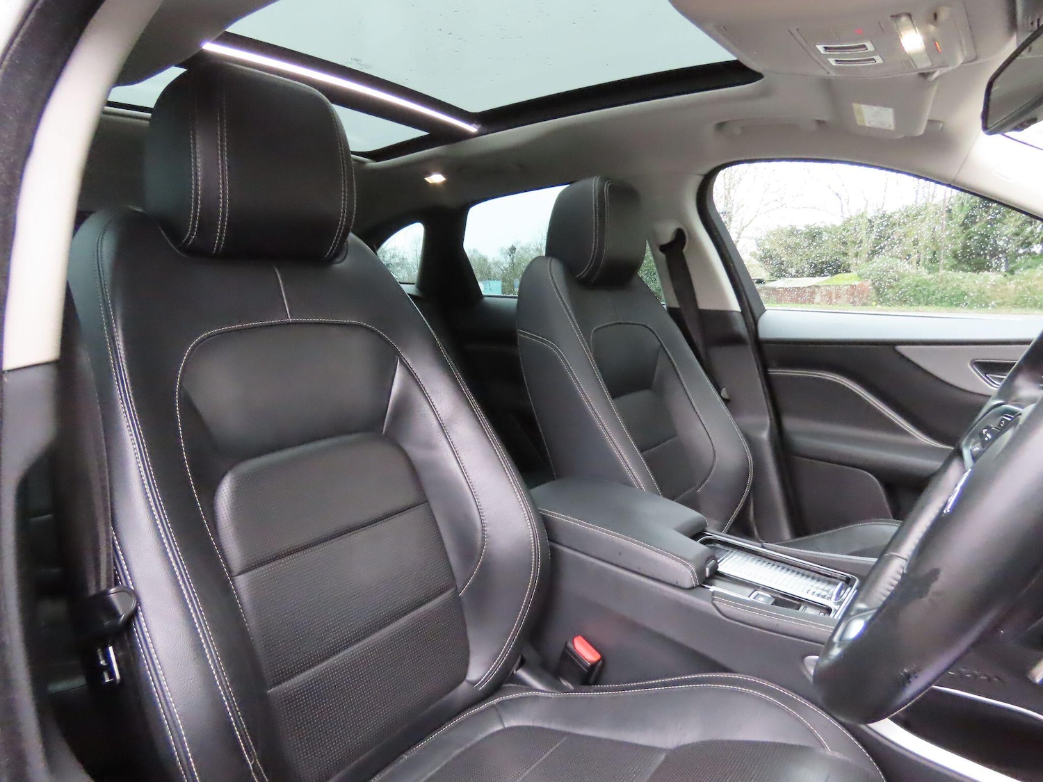 Used Jaguar F-Pace 2017 for sale - 76976166: Photo 9