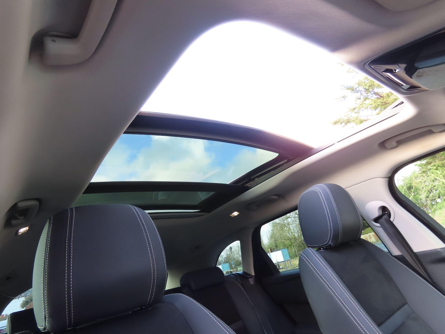 Used Land Rover Range Rover Velar 2018 for sale - 77315312: Photo 15