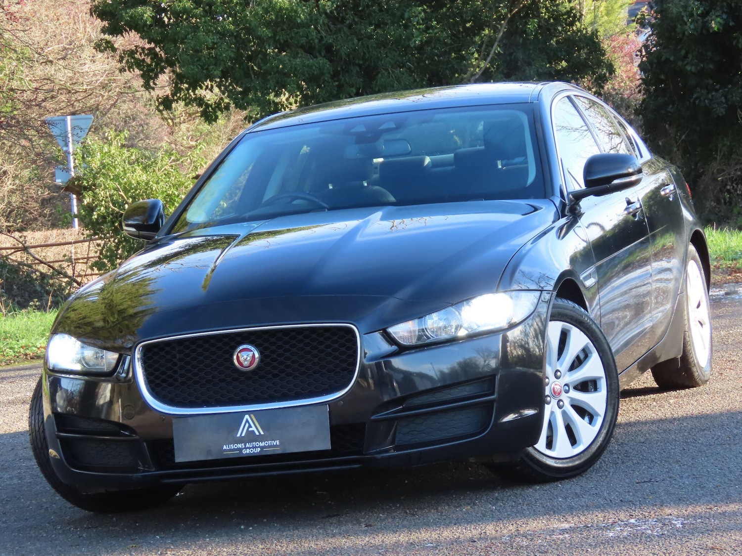 Used Jaguar XE 2015 for sale - 77130672: Photo 1