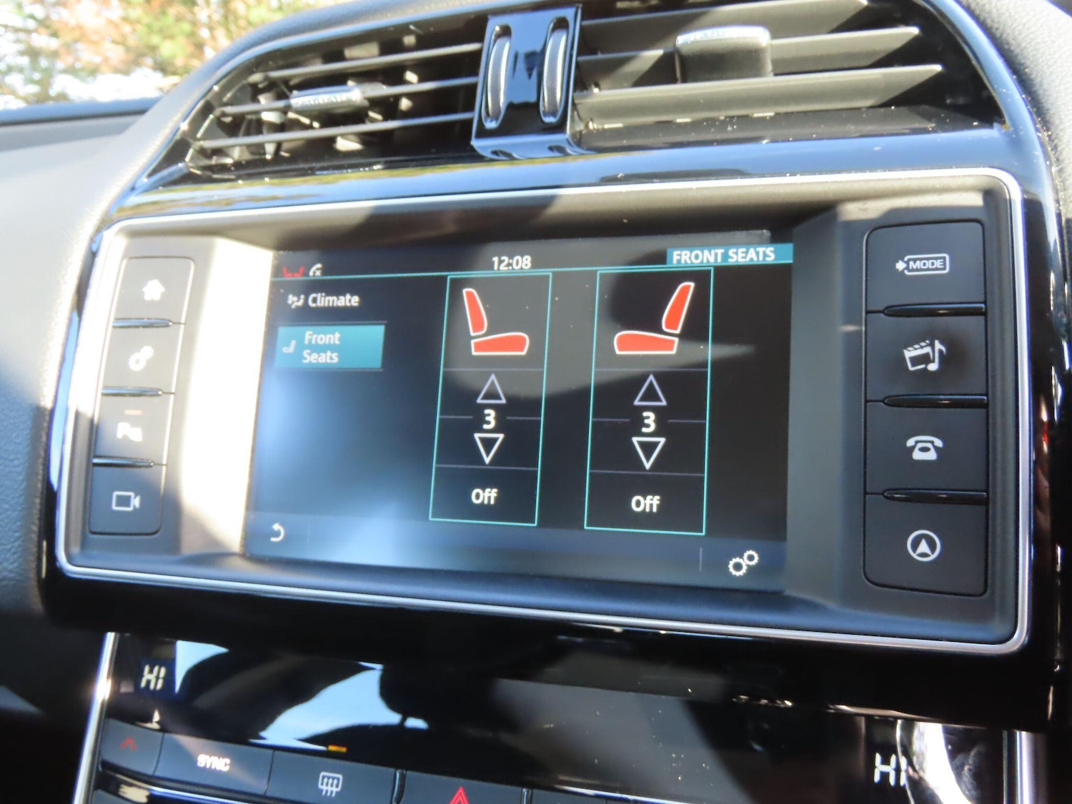 Used Jaguar XE 2015 for sale - 77130672: Photo 14