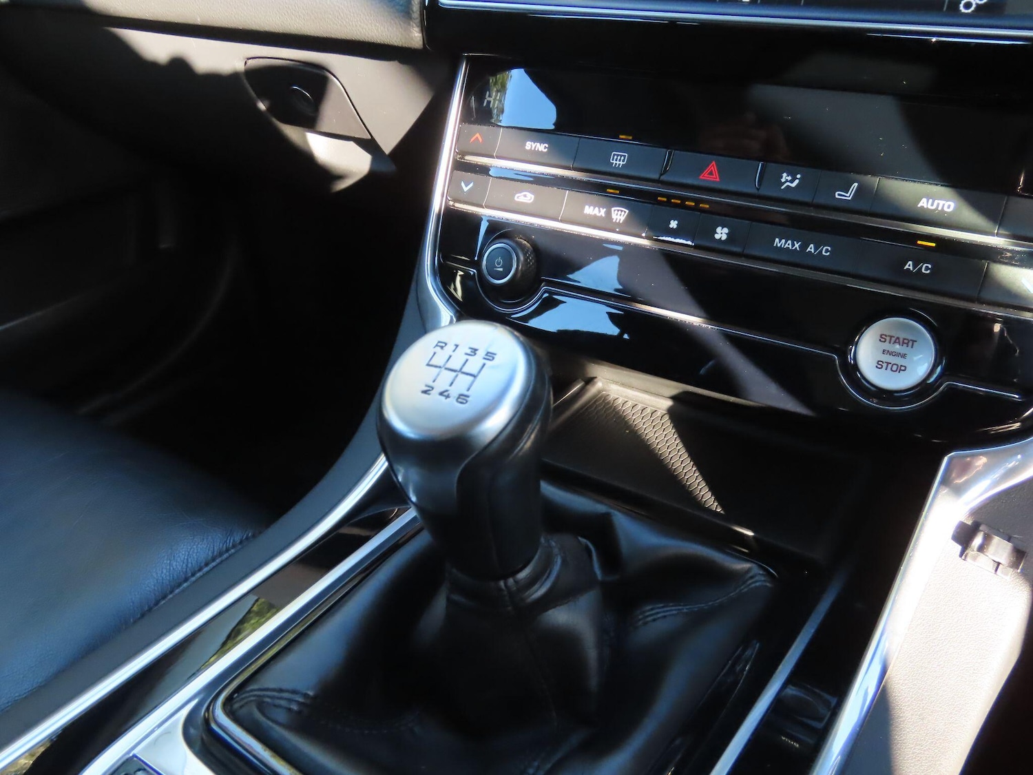 Used Jaguar XE 2015 for sale - 77130672: Photo 15