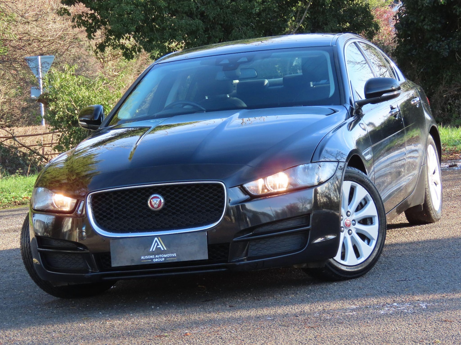 Used Jaguar XE 2015 for sale - 77130672: Photo 2