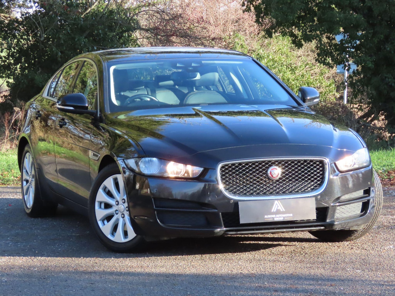 Used Jaguar XE 2015 for sale - 77130672: Photo 4