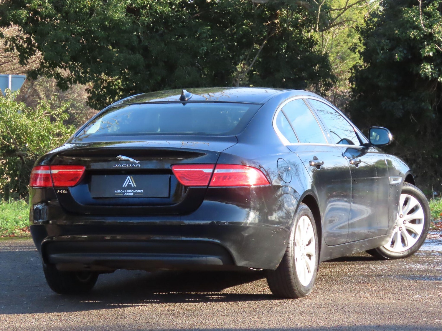 Used Jaguar XE 2015 for sale - 77130672: Photo 5