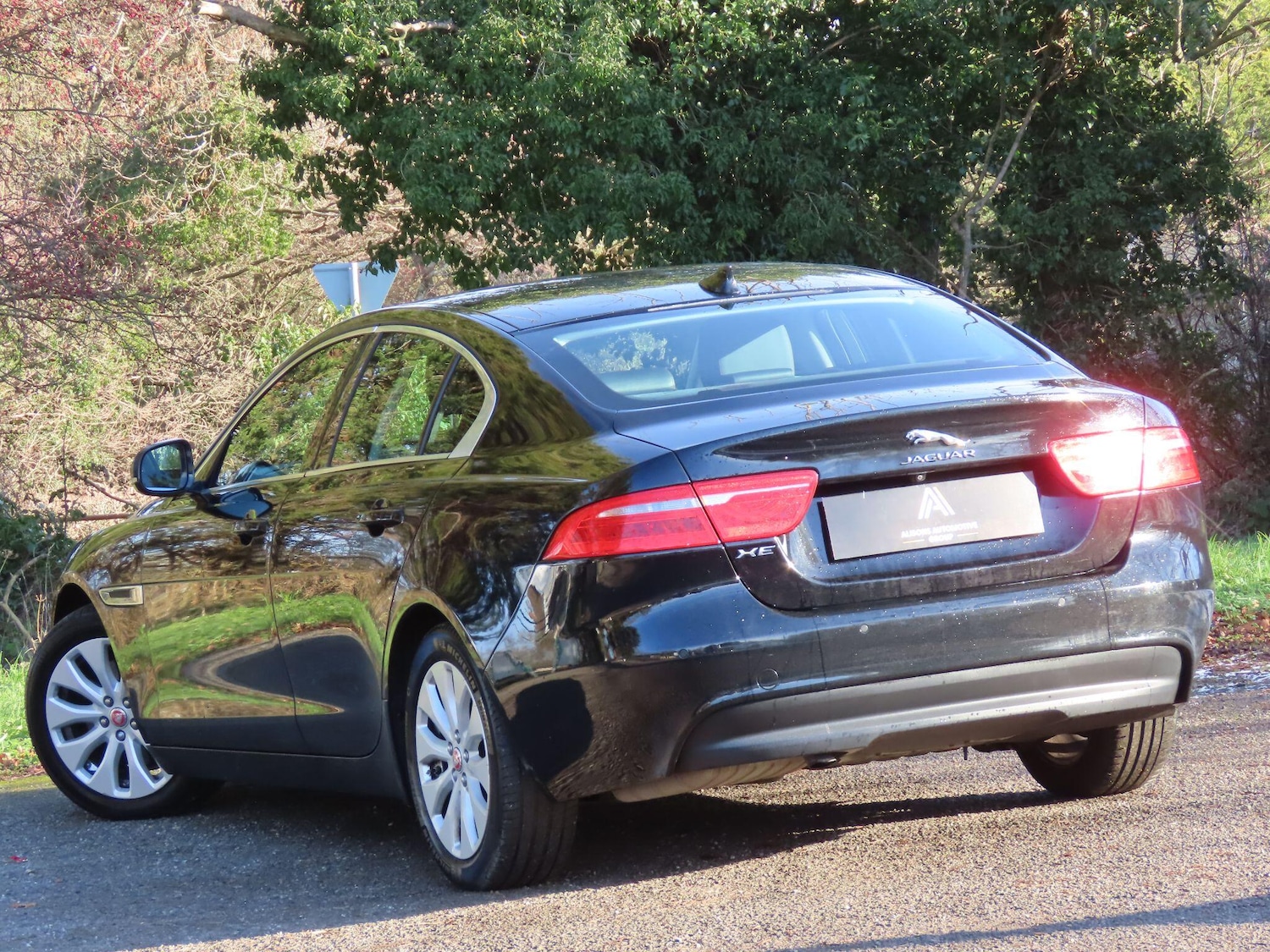 Used Jaguar XE 2015 for sale - 77130672: Photo 7